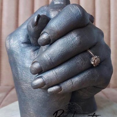 Bodycasting Friesland 3d handbeeld tastbare herinnering liefde love afscheid rouw kinderen ouders gips handbeelden