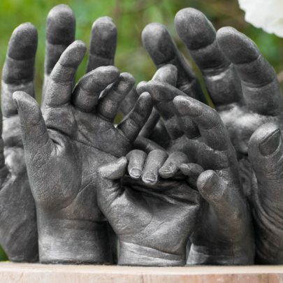 Bodycasting ByFem Friesland Nederland handbeeld familie liefde3d beeld gips