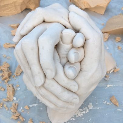 Bodycasting ByFem Friesland Nederland handbeeld familie liefde3d beeld gips