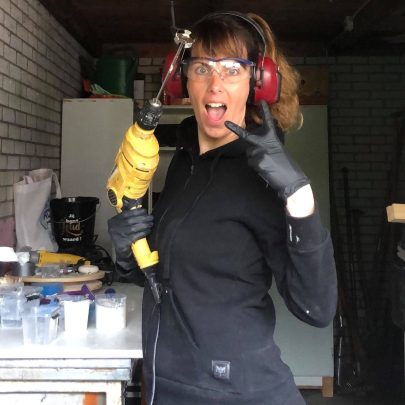 Creatief in Workhshops Vriendinnenavond Teamuitje creatief bezig zijn Bodycasting Friesland 3d handbeelden houtbranden epoxy schilderen Groningen Drenthe Flevoland